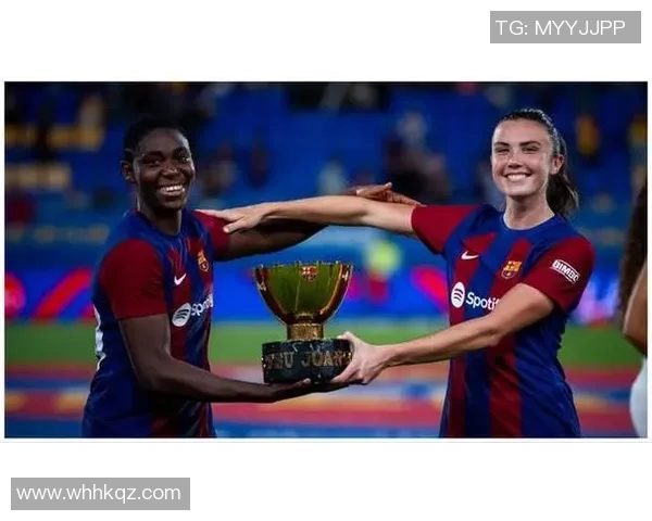 足球明星与粉丝亲密互动的温馨瞬间分享